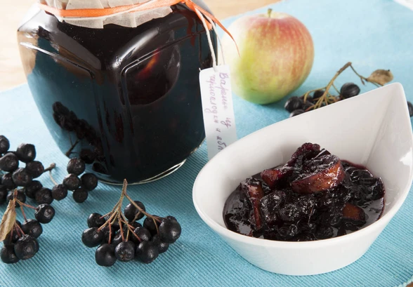 Рецепт «Варенье из&nbsp;черноплодной рябины с&nbsp;яблоками»