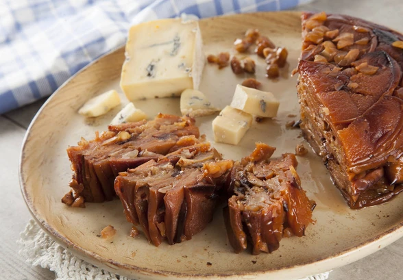 Рецепт «Террин из&nbsp;айвы с&nbsp;лесными орехами»