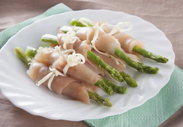 Рецепт «Спаржа в&nbsp;ломтиках форели»