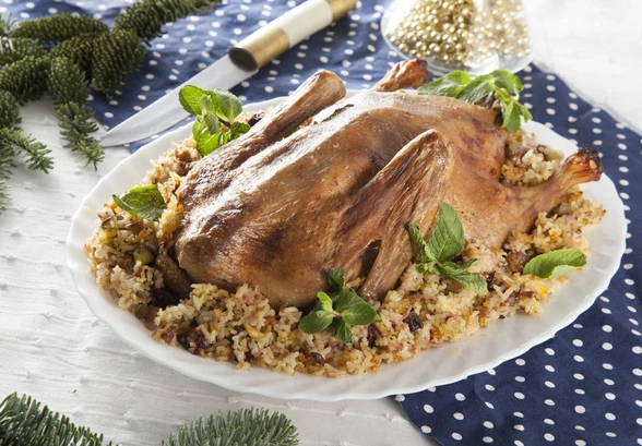 Рецепт «Утка, фаршированная рисом, фисташками и&nbsp;сушеной вишней»