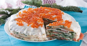 Блинный тортик с&nbsp;неркой, шпинатом и&nbsp;сыром