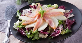 Салат с&nbsp;карпаччо из&nbsp;индейки и&nbsp;грушей