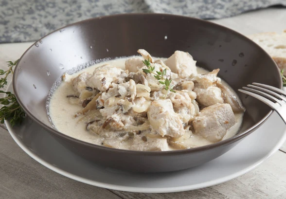 Рецепт «Индейка с&nbsp;вешенками в&nbsp;сливочном соусе»