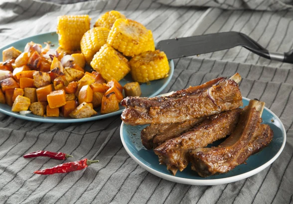 Рецепт «Глазированные свиные рёбра с&nbsp;бататом, тыквой и&nbsp;кукурузой»