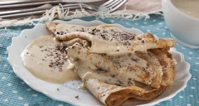 Полбяные блины с&nbsp;бананово-арахисовым соусом