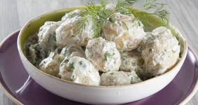 Салат из&nbsp;молодого картофеля