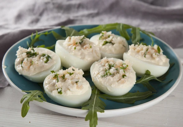 Рецепт «Закуска из&nbsp;яиц, фаршированных крилем»