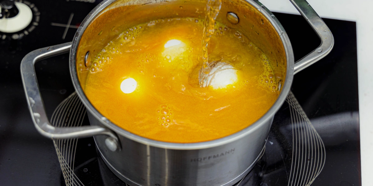 Как покрасить яйца натуральными красителями: пошаговые инструкции с&nbsp;фото