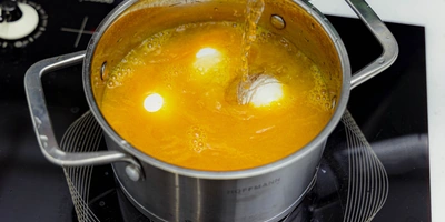 Как покрасить яйца натуральными красителями: пошаговые инструкции с&nbsp;фото