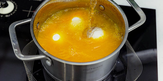 Как покрасить яйца натуральными красителями: пошаговые инструкции с&nbsp;фото