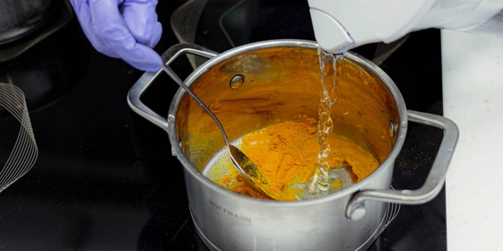 Как покрасить яйца натуральными красителями: пошаговые инструкции с&nbsp;фото