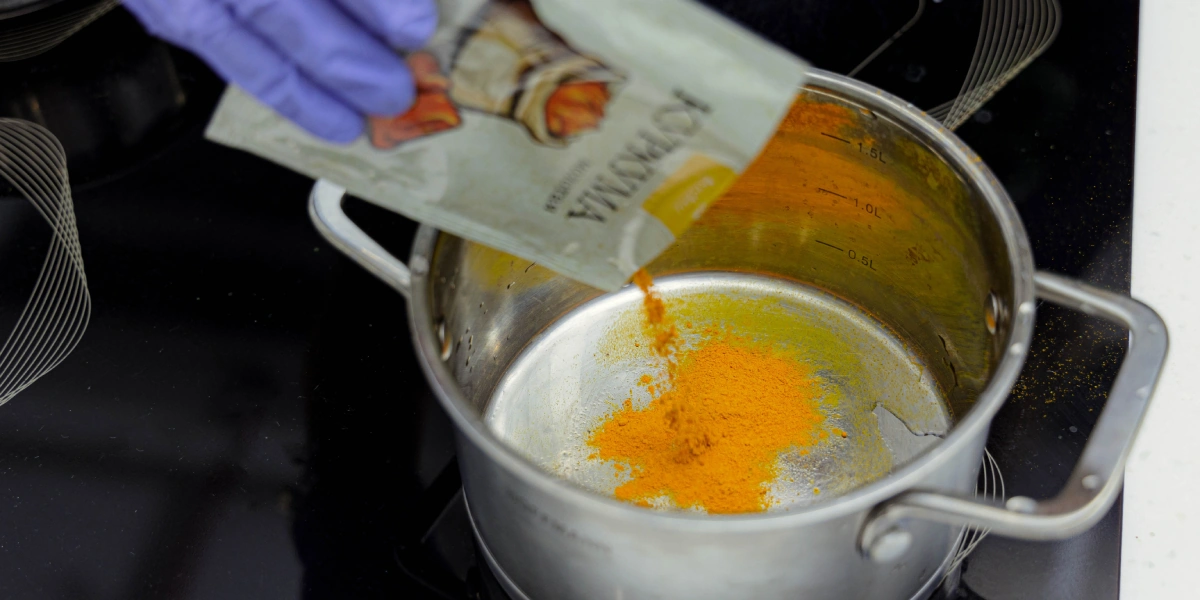 Как покрасить яйца натуральными красителями: пошаговые инструкции с&nbsp;фото