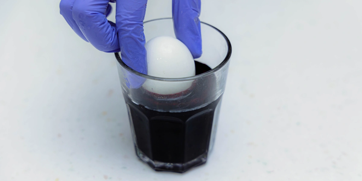 Как покрасить яйца натуральными красителями: пошаговые инструкции с&nbsp;фото