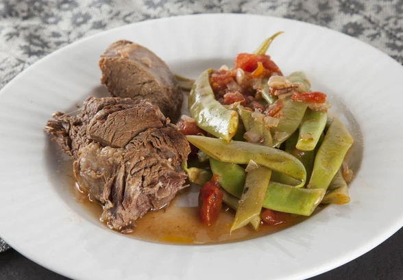 Рецепт «Летнее рагу из&nbsp;говяжьей голяшки»