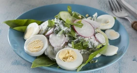 Весенний салат с&nbsp;черемшой