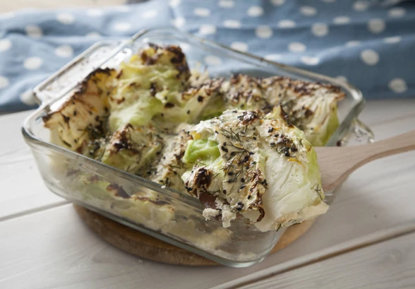 Рецепт «Молодая капуста, запеченная со сметаной»