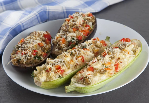Рецепт «Кабачки и&nbsp;баклажаны, фаршированные кус-кусом»