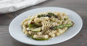 Паста с&nbsp;молодыми кабачками и&nbsp;спаржей