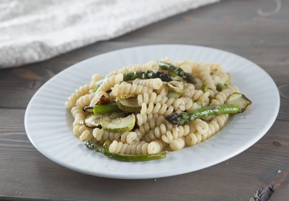 Рецепт «Паста с&nbsp;молодыми кабачками и&nbsp;спаржей»
