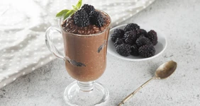 Шоколадная киноа с&nbsp;ягодами