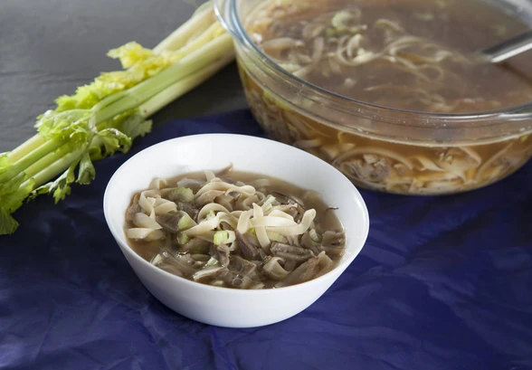 Рецепт «Утиный суп с&nbsp;лапшой и&nbsp;вешенками»