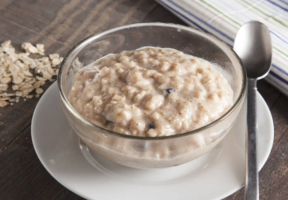 Рецепт «Миндальная овсянка с&nbsp;изюмом»