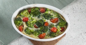 Омлет с&nbsp;брокколи и&nbsp;черри