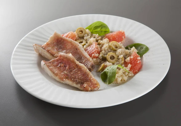Рецепт «Морской окунь с&nbsp;киноа и&nbsp;грейпфрутом»