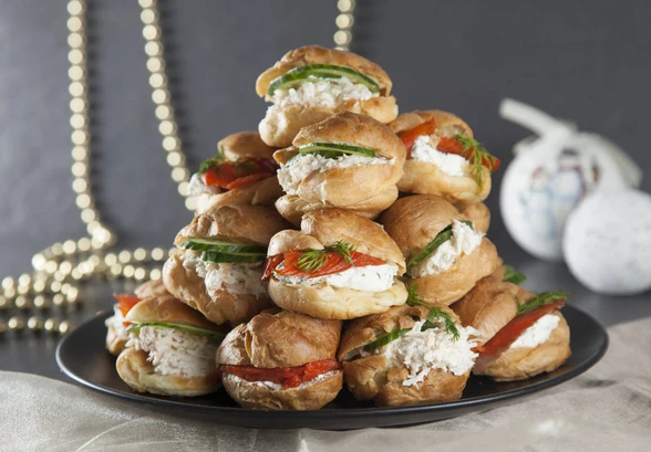 Рецепт «Профитроли с&nbsp;рыбой и&nbsp;с&nbsp;крабом»