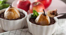 Груша на&nbsp;овсяно-яблочной подушке