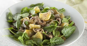 Теплый салат с&nbsp;желудками Конфи