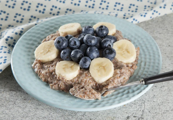 Рецепт «Каша из&nbsp;льна с&nbsp;бананом и&nbsp;голубикой»