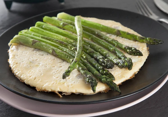 Рецепт «Омлет со спаржей и&nbsp;ветчиной»
