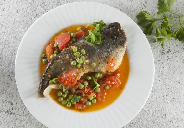 Рецепт «Навага с&nbsp;помидорами и&nbsp;зеленым горошком»