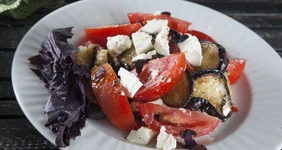 Острый салат с&nbsp;баклажанами