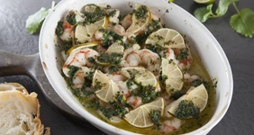 Креветки с&nbsp;зеленым маслом и&nbsp;лаймом