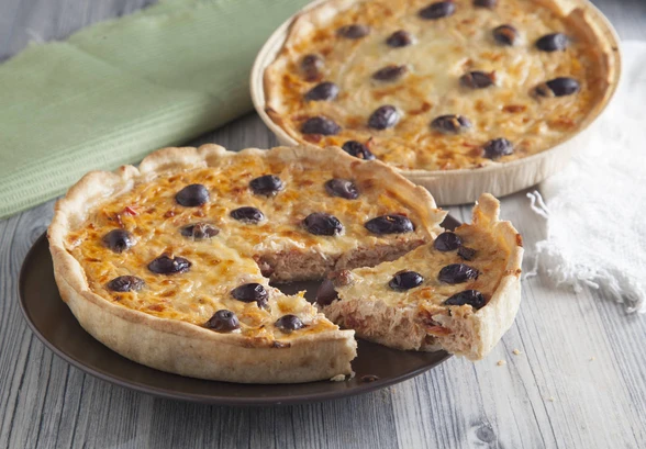 Рецепт «Киш с&nbsp;тунцом, томатами и&nbsp;маслинами»