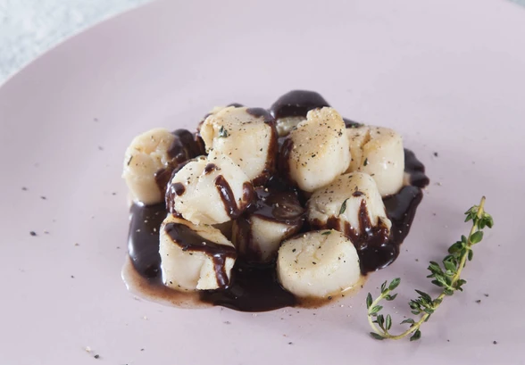 Рецепт «Гребешки с&nbsp;острым шоколадным соусом»
