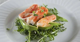 Крабовый салат с&nbsp;авокадо