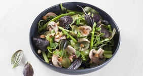 Салат с&nbsp;шампиньонами и&nbsp;спаржей