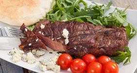 Стейк на&nbsp;углях