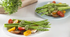 Халумис со спаржей и&nbsp;песто