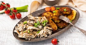 Драники с&nbsp;вешенками в&nbsp;сливочном соусе