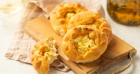 Ватрушки с&nbsp;творогом