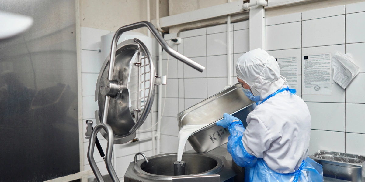 Все ингредиенты для&nbsp;заварного теста смешивают в&nbsp;большом котле, в&nbsp;нём же смесь доводят до&nbsp;кипения