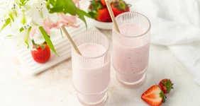Молочный коктейль с&nbsp;клубникой