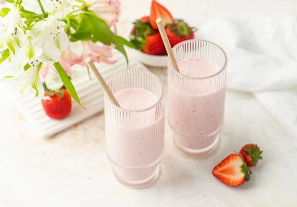 Рецепт «Молочный коктейль с&nbsp;клубникой»