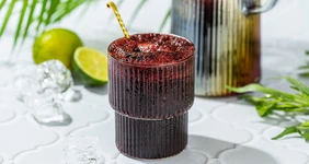 Лимонад с&nbsp;тархуном и&nbsp;черникой