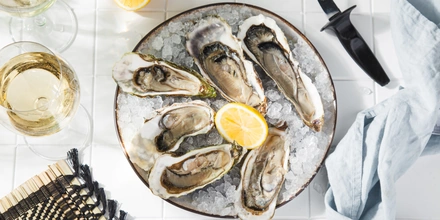 Как открывать устрицы и&nbsp;есть их правильно