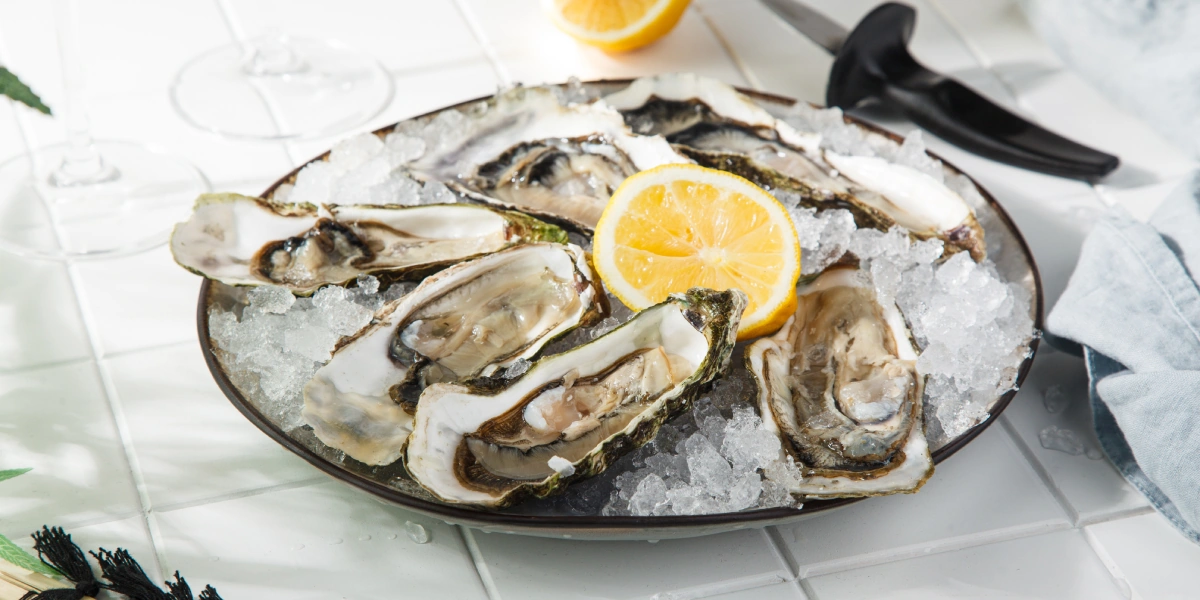 Сервируйте на&nbsp;охлаждённом блюде или колотом льду